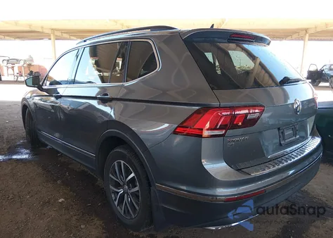 2020 Volkswagen Tiguan 2.0T Se/2.0T Se R-Line Black/2.0T Sel из США, поврежденный, VIN 3VV3B7AX0LM052582